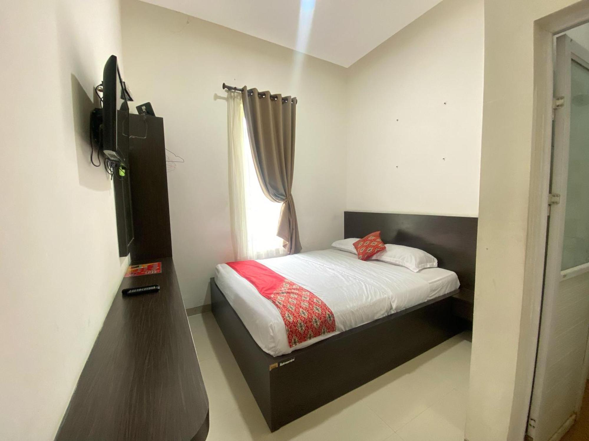 Hotel O Universitas Brawijaya Near Mall Dinoyo Malang Kültér fotó